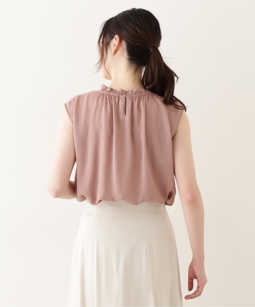 NATURAL BEAUTY BASIC(ナチュラルビューティーベーシック)の「ドビーフリルブラウス/0171210601(シャツ/ブラウス・レディース・ブラウン/ベージュ/ピンク・MEDIUM)」の17枚目の写真