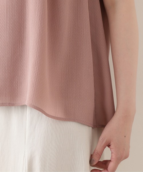 NATURAL BEAUTY BASIC(ナチュラルビューティーベーシック)の「ドビーフリルブラウス/0171210601(シャツ/ブラウス・レディース・ブラウン/ベージュ/ピンク・MEDIUM)」の20枚目の写真