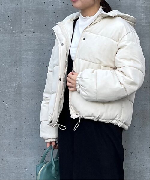 frames RAY CASSIN(フレームスレイカズン)の「ボリュームフェイクダウン(ダウンジャケット/コート・レディース・ブラック/ベージュ/キナリ・FREE)」の2枚目の写真