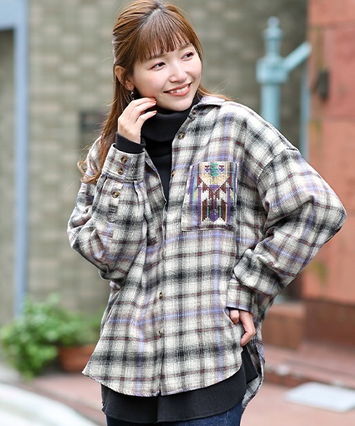 チチカカ（チチカカ）の「チェッククロス刺繍シャツ（シャツ/ブラウス・レディース・ブルー/アイボリー/ネイビー・FREE）」の2枚目の写真