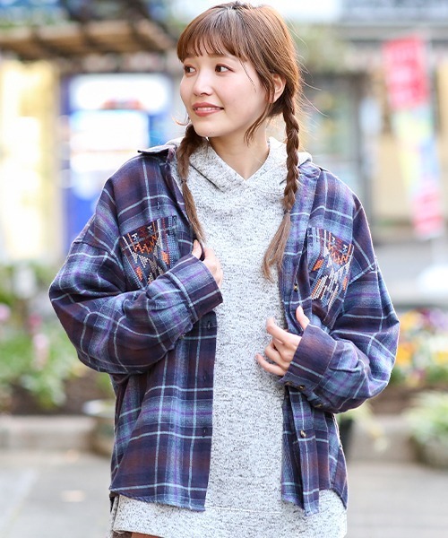 チチカカ（チチカカ）の「チェッククロス刺繍シャツ（シャツ/ブラウス・レディース・ブルー/アイボリー/ネイビー・FREE）」の3枚目の写真