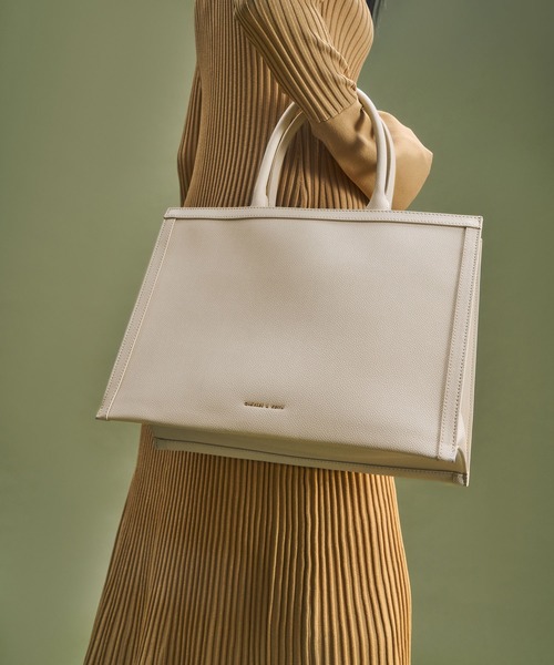 CHARLES & KEITH（チャールズ & キース）の「ラージダブルハンドル トートバッグ / Large Double Handle Tote Bag（トートバッグ・レディース・ブラック/クリーム/ダークグリーン/オリーブ・XL）」の22枚目の写真