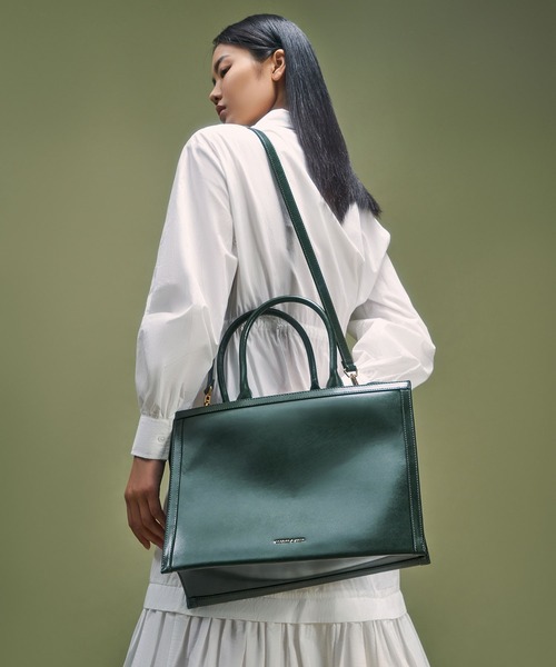 CHARLES & KEITH（チャールズ & キース）の「ラージダブルハンドル トートバッグ / Large Double Handle Tote Bag（トートバッグ・レディース・ブラック/クリーム/ダークグリーン/オリーブ・XL）」の10枚目の写真