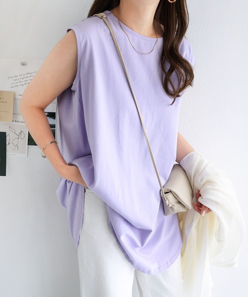 andme(アンドミー)の「コットン天竺ノースリーブトップス(Tシャツ/カットソー・レディース・チャコールグレー/ブラック/オフホワイト/モカ/グレー系その他/テラコッタ/イエロー/ライム/ラベンダー/ワインレッド・M)」の9枚目の写真