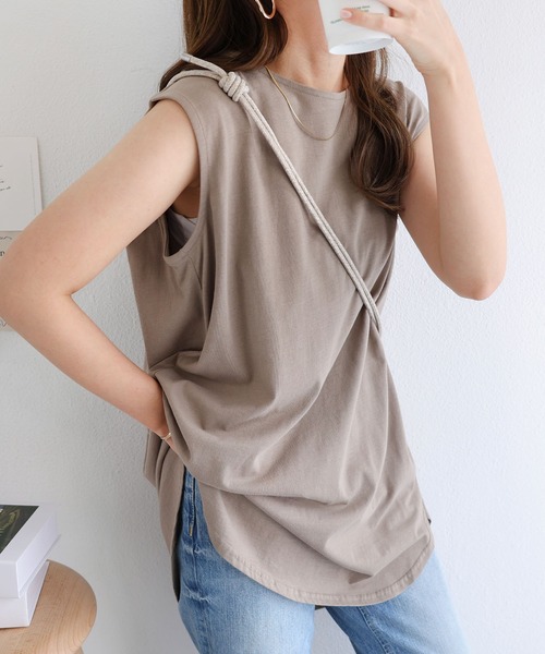 andme(アンドミー)の「コットン天竺ノースリーブトップス(Tシャツ/カットソー・レディース・チャコールグレー/ブラック/オフホワイト/モカ/グレー系その他/テラコッタ/イエロー/ライム/ラベンダー/ワインレッド・M)」の5枚目の写真