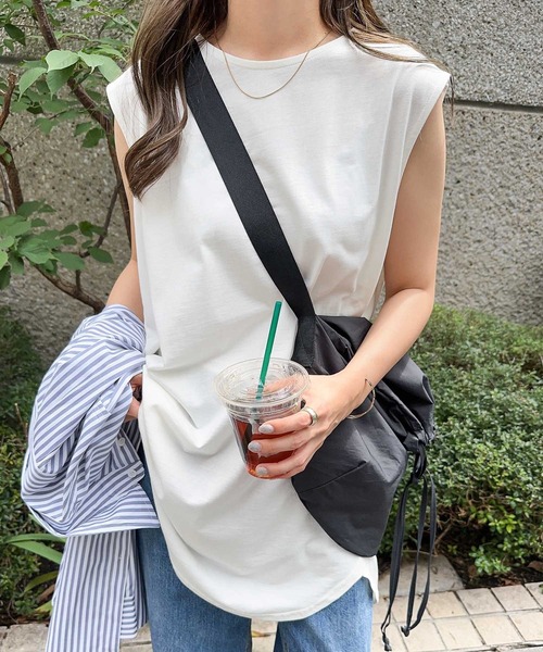 andme(アンドミー)の「コットン天竺ノースリーブトップス(Tシャツ/カットソー・レディース・チャコールグレー/ブラック/オフホワイト/モカ/グレー系その他/テラコッタ/イエロー/ライム/ラベンダー/ワインレッド・M)」の17枚目の写真