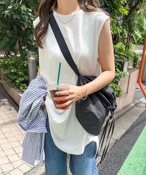 andme(アンドミー)の「コットン天竺ノースリーブトップス(Tシャツ/カットソー・レディース・チャコールグレー/ブラック/オフホワイト/モカ/グレー系その他/テラコッタ/イエロー/ライム/ラベンダー/ワインレッド・M)」の18枚目の写真