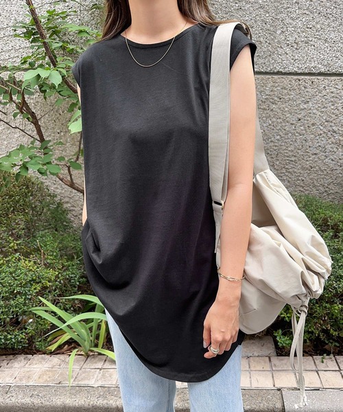 andme(アンドミー)の「コットン天竺ノースリーブトップス(Tシャツ/カットソー・レディース・チャコールグレー/ブラック/オフホワイト/モカ/グレー系その他/テラコッタ/イエロー/ライム/ラベンダー/ワインレッド・M)」の20枚目の写真