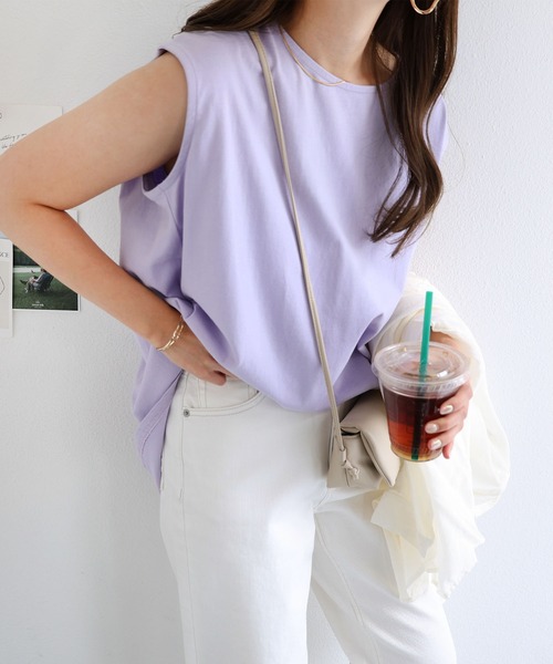 andme(アンドミー)の「コットン天竺ノースリーブトップス(Tシャツ/カットソー・レディース・チャコールグレー/ブラック/オフホワイト/モカ/グレー系その他/テラコッタ/イエロー/ライム/ラベンダー/ワインレッド・M)」の22枚目の写真