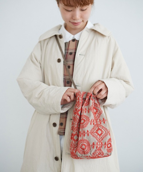 chambre de charme（シャンブルドゥシャーム）の「cdc まるしかく刺繍　巾着バッグ（ショルダーバッグ・レディース・ブルー/オレンジ・FREE）」の21枚目の写真