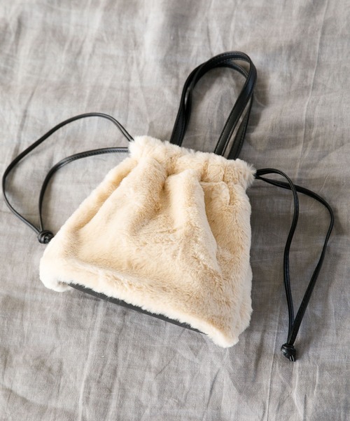 koe（コエ）の「ファー巾着ミニトート*（トートバッグ・レディース・アイボリー/ブラック/ホワイト/オリーブ/ベージュ・FREE）」の3枚目の写真