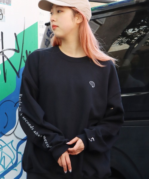 ROOPTOKYO（ループトウキョウ）の「【ROOPTOKYOオリジナル】出会って5秒でバトル Battle in 5 seconds after meeting 刺繍 スウェットトレーナー アニメプリント ワンポイントロゴ 袖ロゴ（スウェット・メンズ・ブラック/ホワイト/グレー・M/L/XXL/XL）」の13枚目の写真