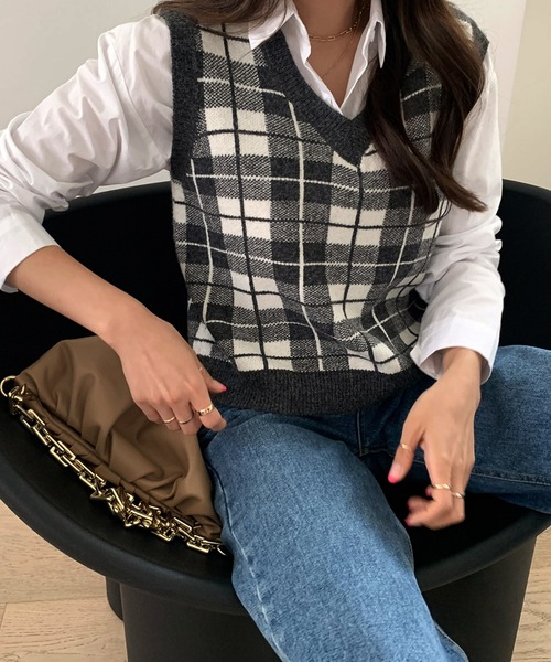 me+em select(ミームセレクト)の「シンプルチェックニットベスト(ベスト・レディース・ブラック/ブラウン/グリーン/ブルー/イエロー・FREE)」の1枚目の写真
