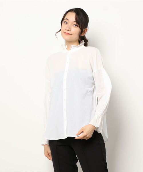 Samansa Mos2（サマンサ モスモス）の「スカラップレースブラウス（シャツ/ブラウス・レディース・オフホワイト/キナリ/チャコール・ﾌﾘ-）」の2枚目の写真