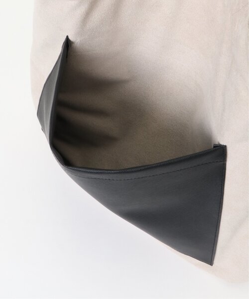 ikka（イッカ）の「フェイクスェードアウトポケット2WAYショルダーBAG（ショルダーバッグ・メンズ・ライトグレー/ブラック/ブラウン・FREE）」の20枚目の写真