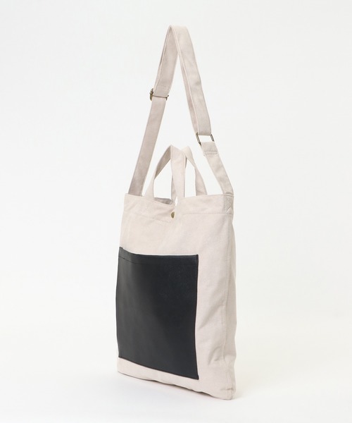 ikka（イッカ）の「フェイクスェードアウトポケット2WAYショルダーBAG（ショルダーバッグ・メンズ・ライトグレー/ブラック/ブラウン・FREE）」の7枚目の写真