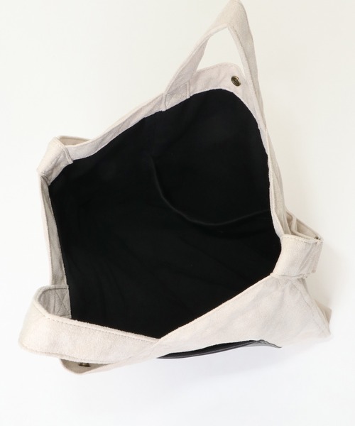 ikka（イッカ）の「フェイクスェードアウトポケット2WAYショルダーBAG（ショルダーバッグ・メンズ・ライトグレー/ブラック/ブラウン・FREE）」の4枚目の写真