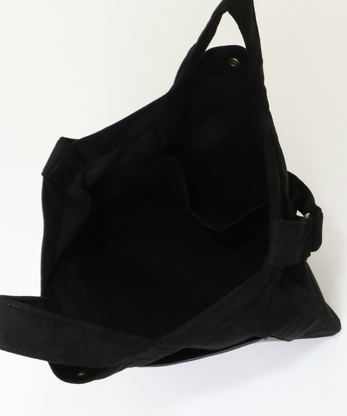 ikka（イッカ）の「フェイクスェードアウトポケット2WAYショルダーBAG（ショルダーバッグ・メンズ・ライトグレー/ブラック/ブラウン・FREE）」の8枚目の写真