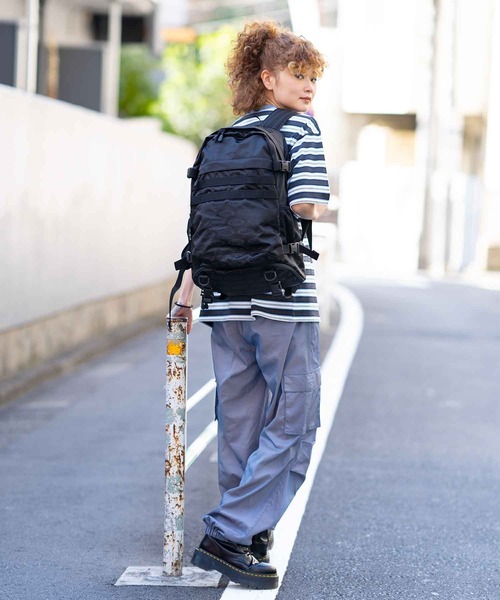 X-girl（エックスガール）の「OVAL LOGO ADVENTURE BACKPACK（バックパック/リュック・レディース・ブラック・ONE SIZE）」の2枚目の写真