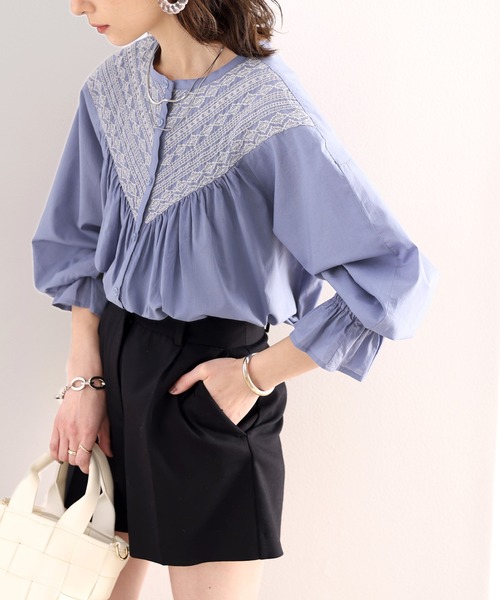 classicalelf（クラシカルエルフ）の「華やぐエンブロイダリー。綿100％、2wayギャザーブラウス（シャツ/ブラウス・レディース・パープル/オフホワイト/ブルー・SMALL/MEDIUM/LARGE/X-LARGE）」の11枚目の写真