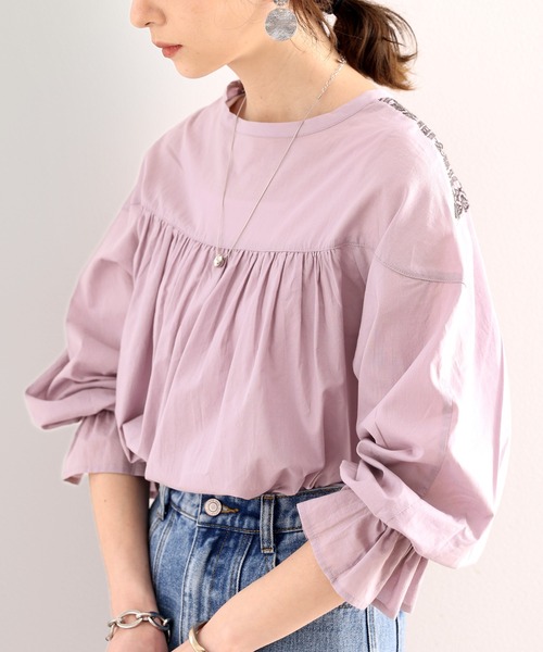 classicalelf（クラシカルエルフ）の「華やぐエンブロイダリー。綿100％、2wayギャザーブラウス（シャツ/ブラウス・レディース・パープル/オフホワイト/ブルー・SMALL/MEDIUM/LARGE/X-LARGE）」の8枚目の写真