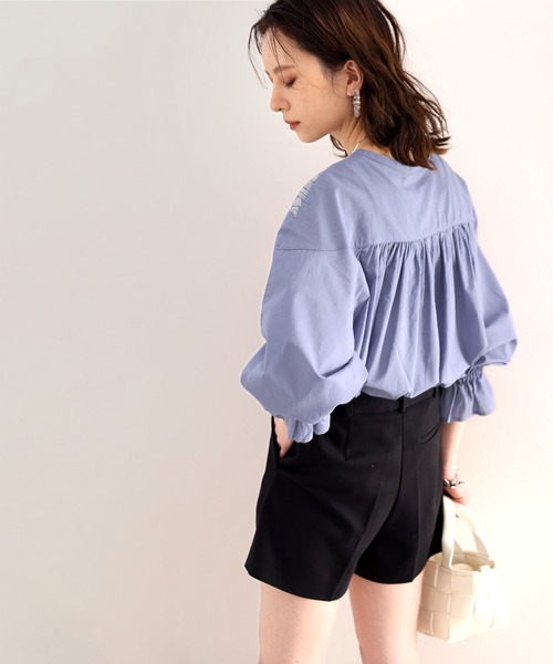 classicalelf（クラシカルエルフ）の「華やぐエンブロイダリー。綿100％、2wayギャザーブラウス（シャツ/ブラウス・レディース・パープル/オフホワイト/ブルー・SMALL/MEDIUM/LARGE/X-LARGE）」の9枚目の写真