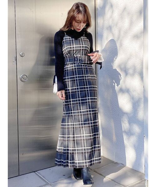 dazzlin（ダズリン）の「キャミクロスプリーツジャンスカ（ジャンパースカート・レディース・ブラック/パープル/グレー/モカ・FREE）」の2枚目の写真