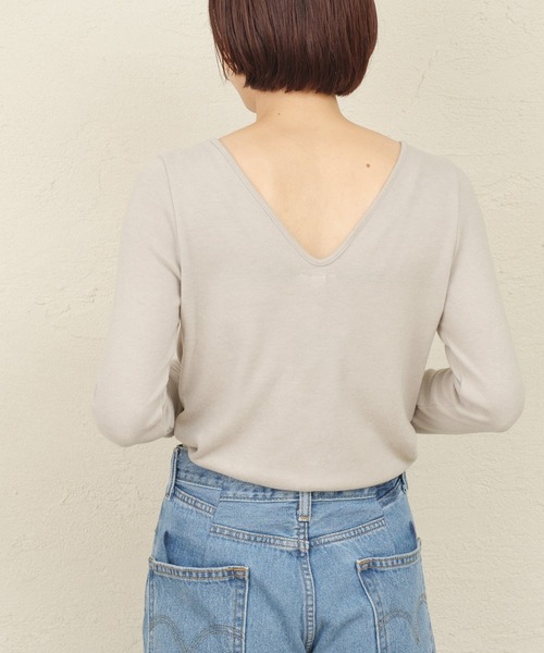 ONEME（ワンム）の「【 ONEME 】 シャーリングスムースニット（Tシャツ/カットソー・レディース・ネイビー/グレイッシュベージュ・FREE）」の17枚目の写真
