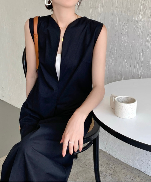 emi+（エミプラス）の「キーネックノースリーブオールインワン ワイドサロペット（サロペット/オーバーオール・レディース・ブラック/ベージュ/アイボリー/カーキ/ブルー/チャコールグレー/ネイビー/ブラウン/ダークブラウン・FREE）」の20枚目の写真