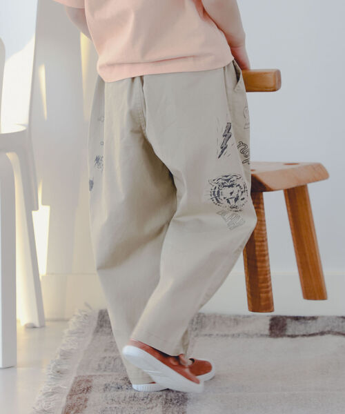 B:MING by BEAMS（ビーミングバイビームス）の「B:MING by BEAMS / 総柄 グラフィック チノパンツ（100～140㎝）（その他パンツ・キッズ・カーキ/ベージュ・100/110/120/130/140）」の5枚目の写真