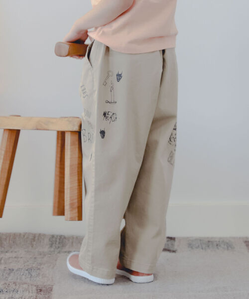 B:MING by BEAMS（ビーミングバイビームス）の「B:MING by BEAMS / 総柄 グラフィック チノパンツ（100～140㎝）（その他パンツ・キッズ・カーキ/ベージュ・100/110/120/130/140）」の6枚目の写真