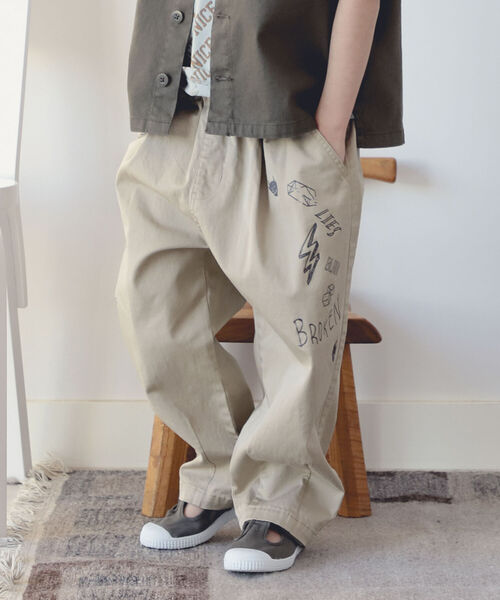 B:MING by BEAMS（ビーミングバイビームス）の「B:MING by BEAMS / 総柄 グラフィック チノパンツ（100～140㎝）（その他パンツ・キッズ・カーキ/ベージュ・100/110/120/130/140）」の8枚目の写真