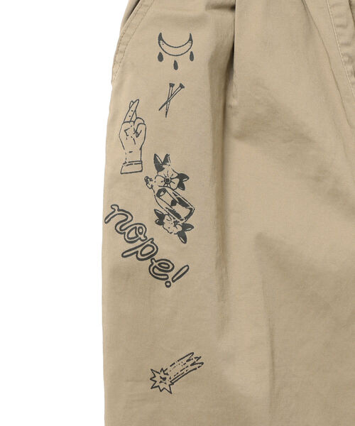 B:MING by BEAMS（ビーミングバイビームス）の「B:MING by BEAMS / 総柄 グラフィック チノパンツ（100～140㎝）（その他パンツ・キッズ・カーキ/ベージュ・100/110/120/130/140）」の18枚目の写真