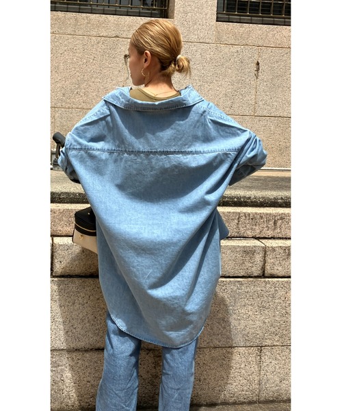 ulu（ウル）の「Denim dungaree shirt（シャツ/ブラウス・レディース・ライトブルー・FREE）」の4枚目の写真
