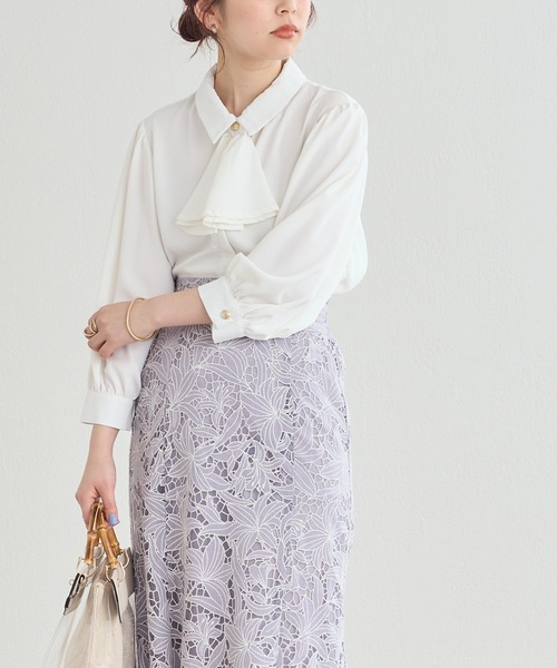 natural couture（ナチュラルクチュール）の「ボウタイをはずして2WAYで楽しめる！フレアボウタイ付き比翼ブラウス（シャツ/ブラウス・レディース・ベージュ/オフホワイト/ラベンダー/ドット・FREE）」の7枚目の写真