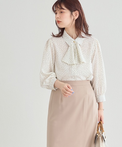 natural couture（ナチュラルクチュール）の「ボウタイをはずして2WAYで楽しめる！フレアボウタイ付き比翼ブラウス（シャツ/ブラウス・レディース・ベージュ/オフホワイト/ラベンダー/ドット・FREE）」の19枚目の写真