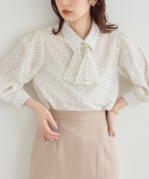 natural couture（ナチュラルクチュール）の「ボウタイをはずして2WAYで楽しめる！フレアボウタイ付き比翼ブラウス（シャツ/ブラウス・レディース・ベージュ/オフホワイト/ラベンダー/ドット・FREE）」の18枚目の写真