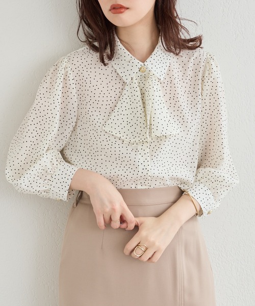 natural couture（ナチュラルクチュール）の「ボウタイをはずして2WAYで楽しめる！フレアボウタイ付き比翼ブラウス（シャツ/ブラウス・レディース・ベージュ/オフホワイト/ラベンダー/ドット・FREE）」の17枚目の写真