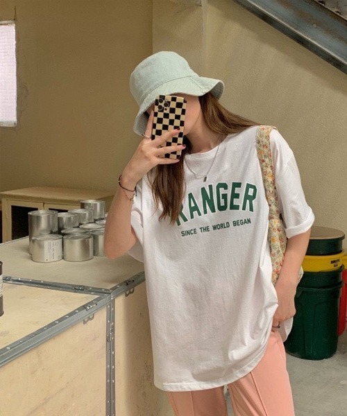 Chaco closet（チャコ クローゼット）の「オーバーサイズカレッジロゴ半袖Ｔシャツ（Tシャツ/カットソー・レディース・ホワイト/グレー/ネイビー・FREE）」の5枚目の写真