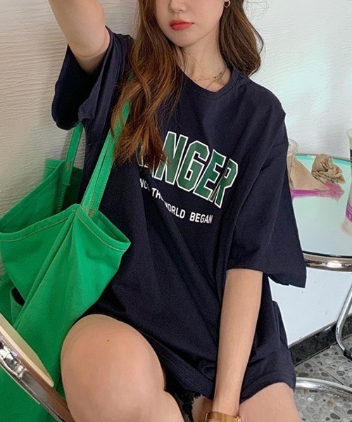 Chaco closet（チャコ クローゼット）の「オーバーサイズカレッジロゴ半袖Ｔシャツ（Tシャツ/カットソー・レディース・ホワイト/グレー/ネイビー・FREE）」の22枚目の写真