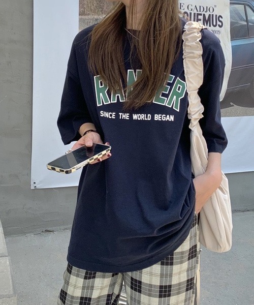 Chaco closet（チャコ クローゼット）の「オーバーサイズカレッジロゴ半袖Ｔシャツ（Tシャツ/カットソー・レディース・ホワイト/グレー/ネイビー・FREE）」の21枚目の写真