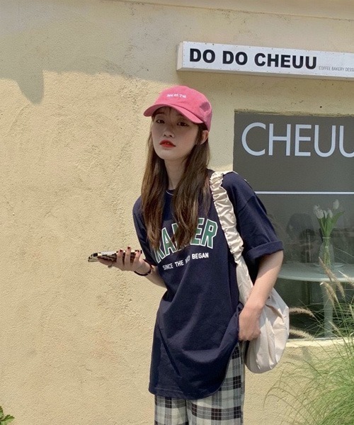 Chaco closet（チャコ クローゼット）の「オーバーサイズカレッジロゴ半袖Ｔシャツ（Tシャツ/カットソー・レディース・ホワイト/グレー/ネイビー・FREE）」の13枚目の写真