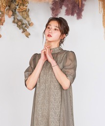 バックボタンAラインレースドレス