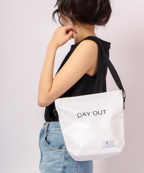 DAY OUT(デイアウト)の「DAY OUT ビーチショルダーバッグ(ショルダーバッグ・メンズ・ブラック/ホワイト・FREE)」の4枚目の写真