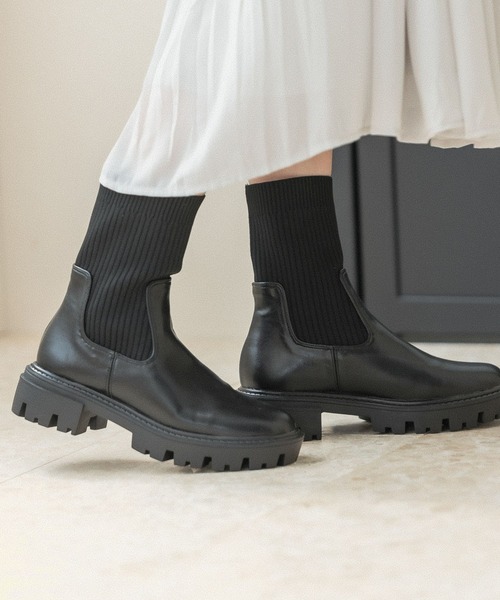 BAYFLOW（ベイフロー）の「トラックソールリブブーツ（ブーツ・レディース・ブラック/ベージュ・MEDIUM/LARGE）」の2枚目の写真