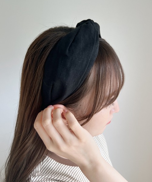 CLEA（クレア）の「アースカラー無地クロスカチューシャ（ヘアバンド・レディース・ブラック/ベージュ/ブラウン/グレー/グリーン/アイボリー・FREE）」の12枚目の写真