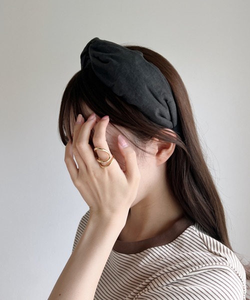 CLEA（クレア）の「アースカラー無地クロスカチューシャ（ヘアバンド・レディース・ブラック/ベージュ/ブラウン/グレー/グリーン/アイボリー・FREE）」の14枚目の写真