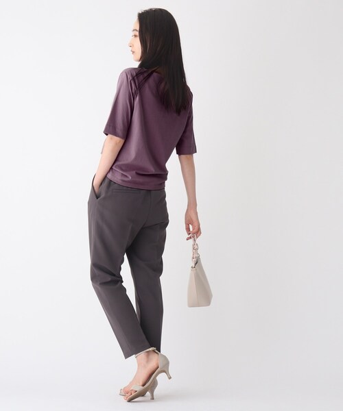 OPAQUE.CLIP(オペークドットクリップ)の「◆シルキースーピマ ボートネックカットソー【WEB限定サイズ】(Tシャツ/カットソー・レディース・チャコールグレー/ブラック/ホワイト系/イエロー/パープル系/ブルー・36/38/40/42)」の22枚目の写真