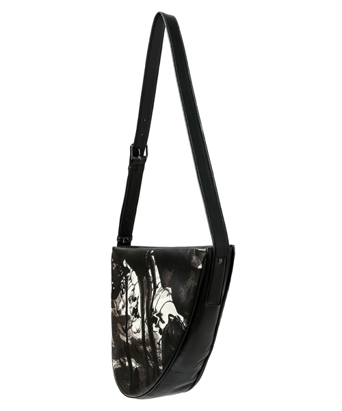 discord Yohji Yamamoto(ディスコード ヨウジヤマモト)の「Ink Painting Triangle 水墨画 トライアングル バッグ(ショルダーバッグ・レディース・ブラック・FREE)」の2枚目の写真