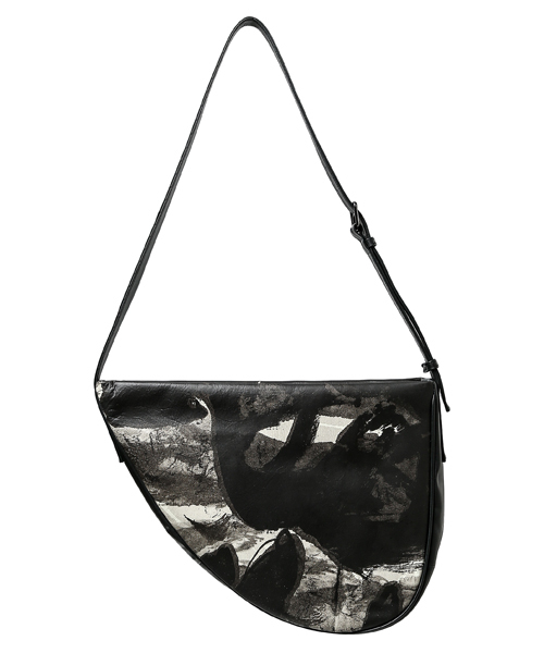 discord Yohji Yamamoto(ディスコード ヨウジヤマモト)の「Ink Painting Triangle 水墨画 トライアングル バッグ(ショルダーバッグ・レディース・ブラック・FREE)」の3枚目の写真